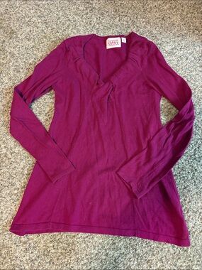 Women's Long Sleeve V-Neck Tee in Berry